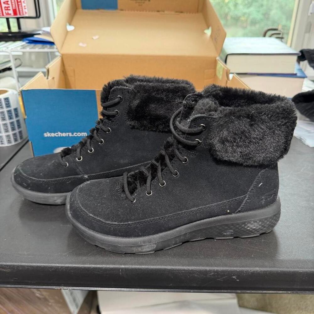 Black skechers winter boots with